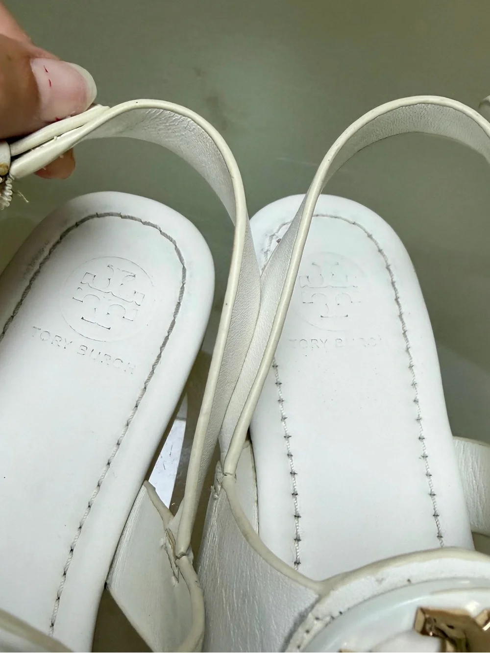 Tory Burch Bryce White Leather Thong Sandals with Gold Emblem